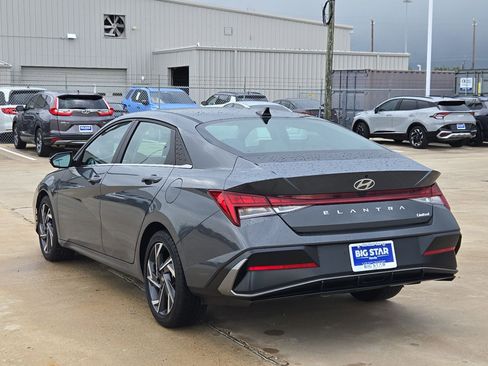 Used 2025 Hyundai Elantra Limited FWD image 6