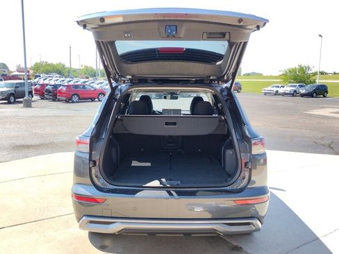 New 2025 Mitsubishi Outlander SE image 17