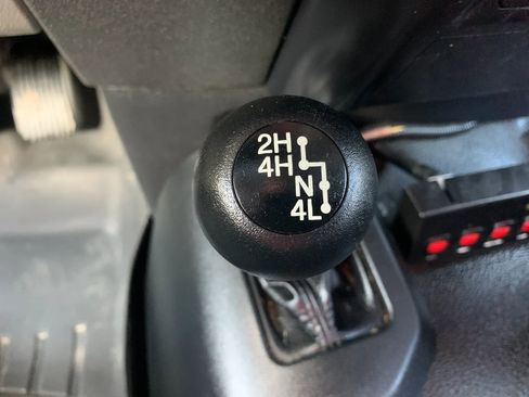 Used 2017 Ford F550 4x4 Regular Cab Super Duty image 21