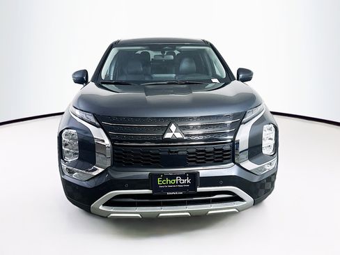 Used 2024 Mitsubishi Outlander SE image 2