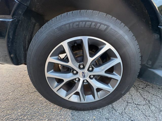 Used 2017 Ford Expedition XLT w/ Equipment Group 202A RWD image 11