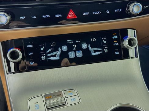 New 2026 Genesis GV70 2.5T Advanced image 18