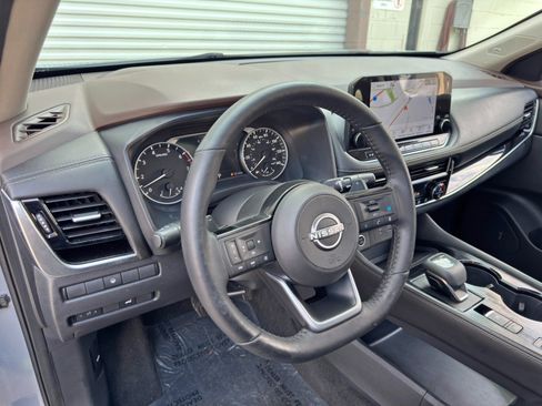 Used 2023 Nissan Rogue SL w/ SL Premium Package FWD image 13