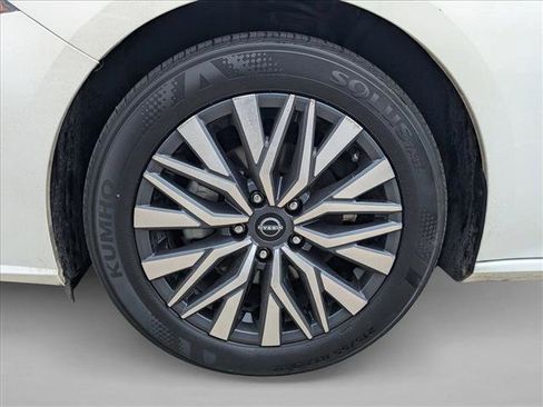 Used 2025 Nissan Altima 2.5 SV image 23