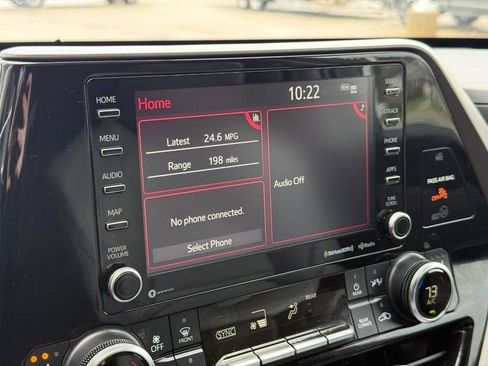 Used 2022 Toyota Highlander XLE image 25