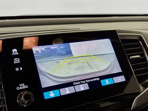 Used 2019 Honda Pilot Touring image 16