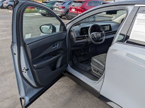 Used 2023 Nissan Ariya FWD image 38