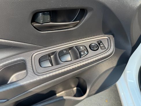 Used 2021 Nissan Versa S FWD image 19
