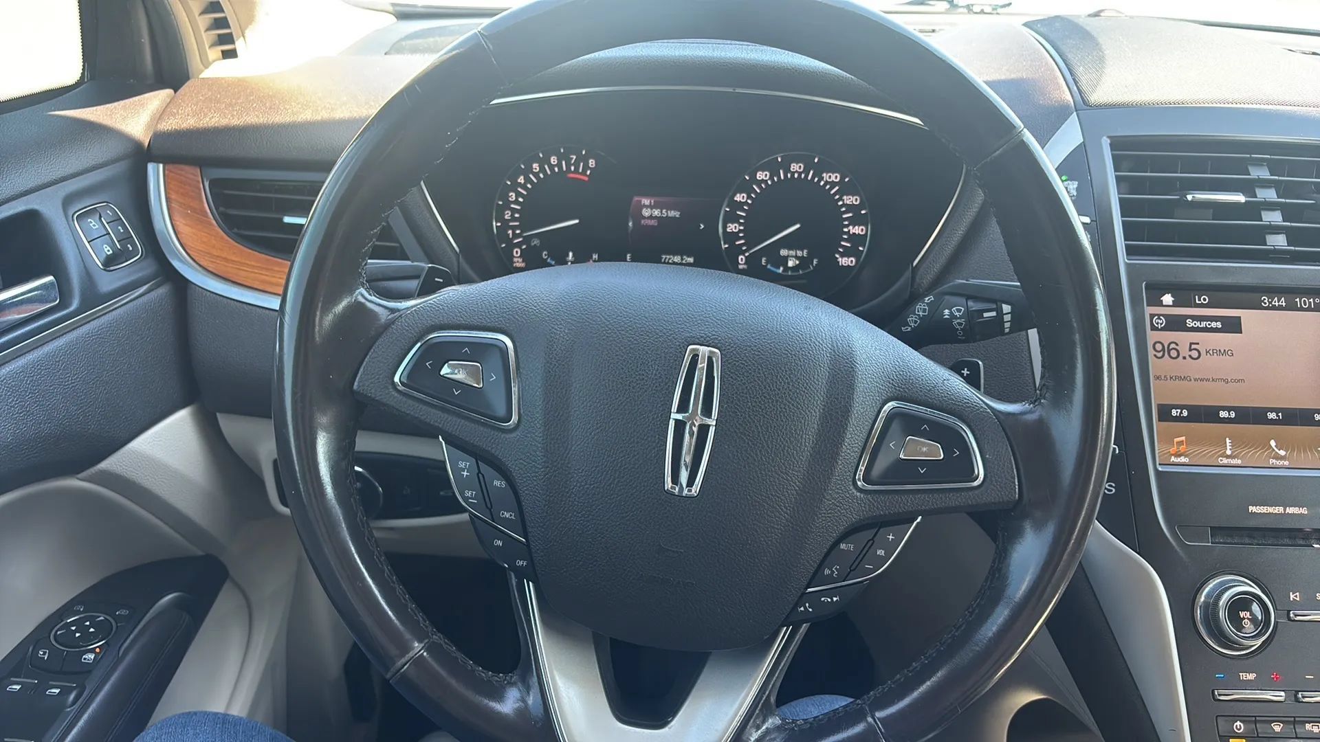 Used 2017 Lincoln MKC Select w/ Select Plus Package FWD image 28