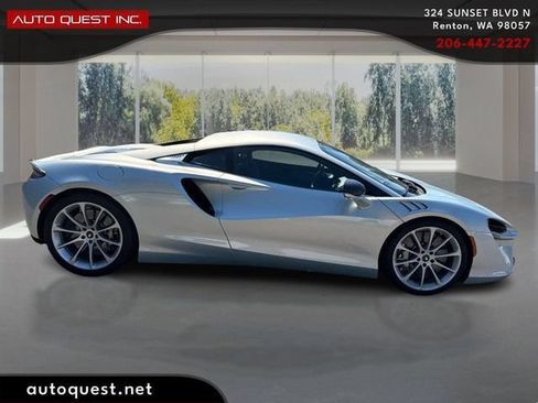 Used 2023 McLaren Artura RWD image 4