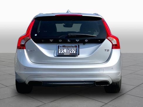 Used 2016 Volvo V60 T5 Premier w/ Convenience Package image 4