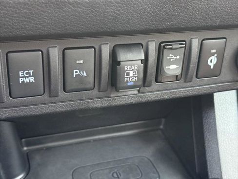 Certified 2019 Toyota Tacoma Limited AWD/4WD image 32
