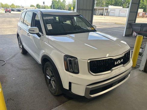 Used 2023 Kia Telluride LX AWD/4WD image 1