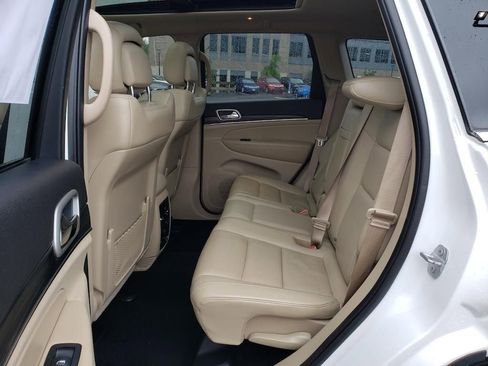 Used 2019 Jeep Grand Cherokee Limited w/ Luxury Group II AWD/4WD image 32