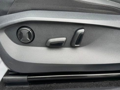 Used 2023 Volkswagen Tiguan SE R-Line AWD/4WD image 19