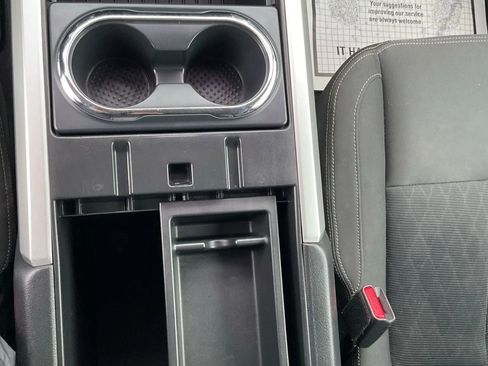 Used 2017 Nissan Titan SV image 28