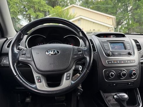 Used 2015 Kia Sorento LX AWD/4WD image 10