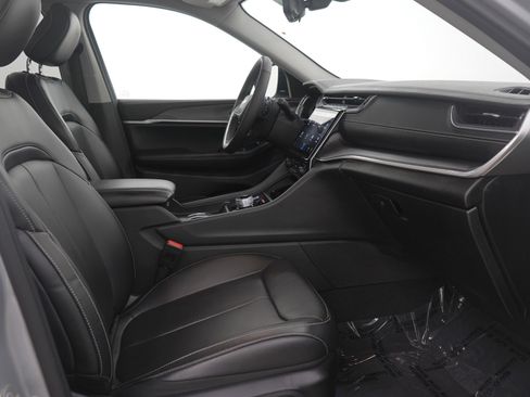 Used 2023 Jeep Grand Cherokee L Limited w/ Luxury Tech Group II image 14