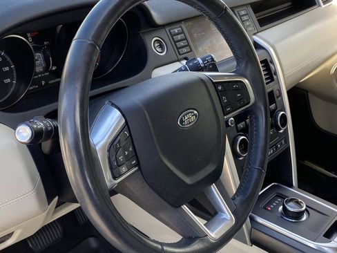 Used 2017 Land Rover Discovery Sport HSE Luxury image 22