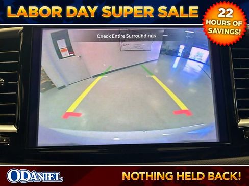 Used 2025 Chrysler Pacifica Select FWD image 16