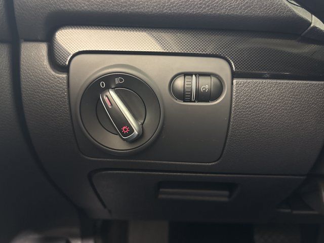 Used 2014 Volkswagen Jetta SE FWD image 35