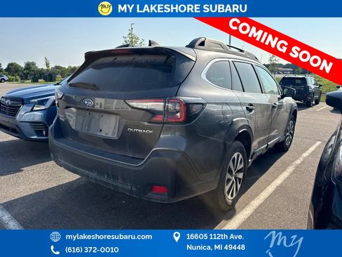 Used 2025 Subaru Outback Premium AWD/4WD image 8