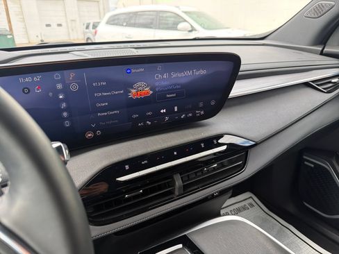 Used 2025 Buick Enclave Preferred FWD image 15