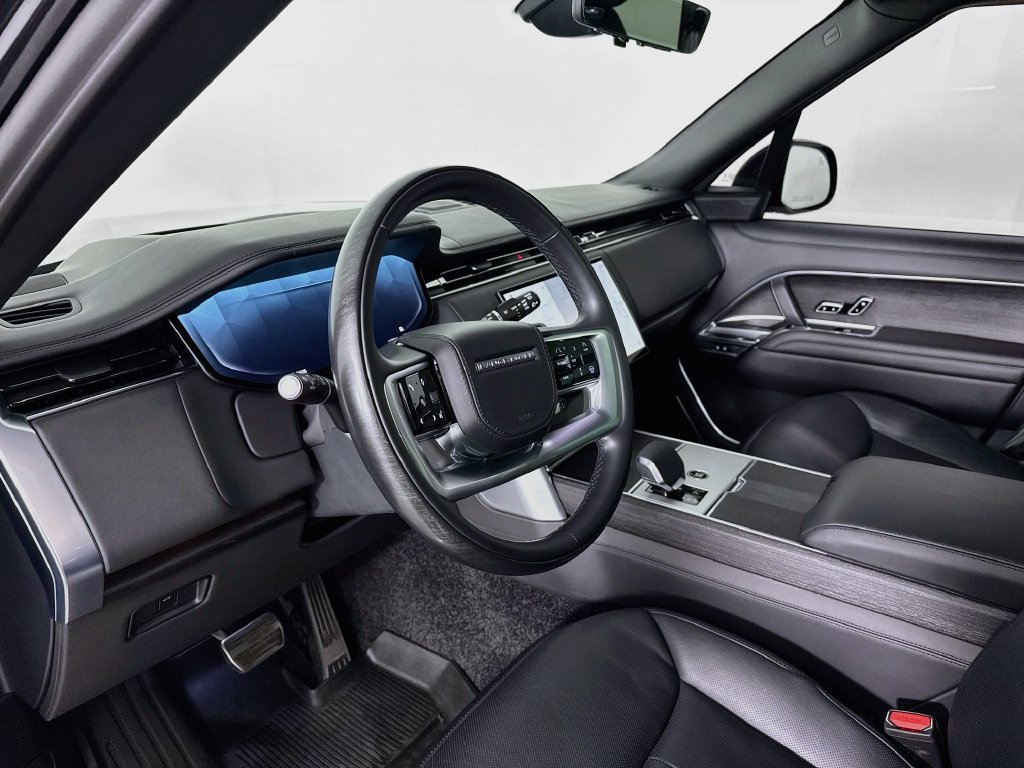 Used 2025 Land Rover Range Rover Long Wheelbase Autobiography AWD/4WD image 4