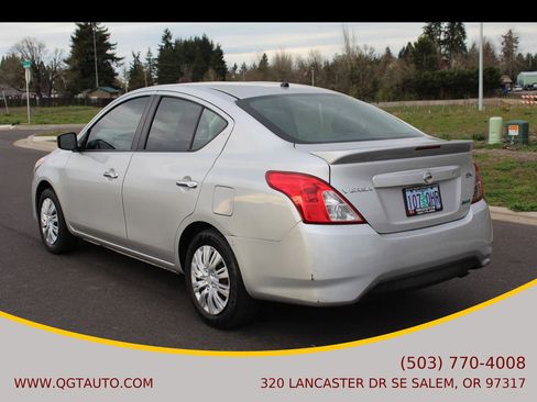 Used 2016 Nissan Versa SV FWD image 3