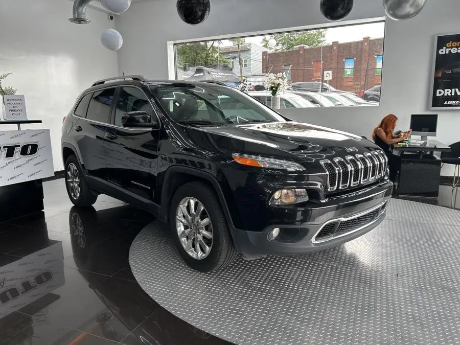 Used 2016 Jeep Cherokee Limited AWD/4WD image 2