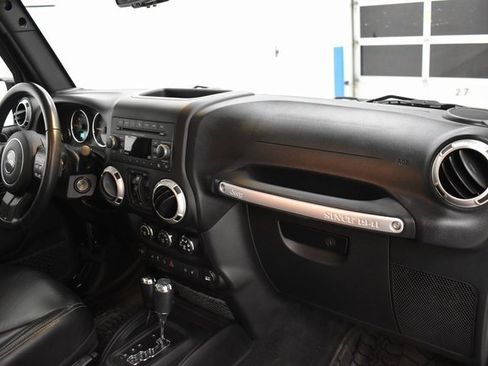 Used 2017 Jeep Wrangler Unlimited Rubicon w/ Cold Weather Group image 20
