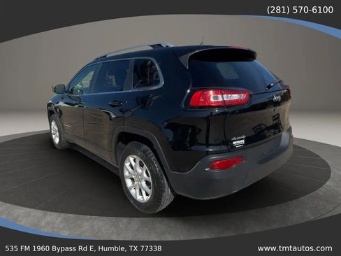 Used 2018 Jeep Cherokee Latitude Plus w/ Cold Weather Group AWD/4WD image 4
