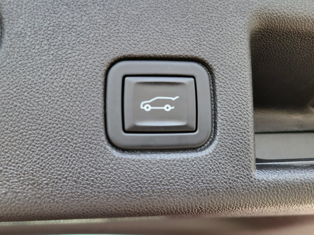 Used 2024 Chevrolet Equinox Premier AWD/4WD image 39