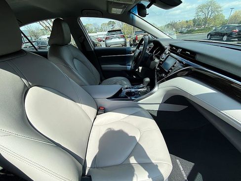Used 2018 Toyota Camry LE image 17