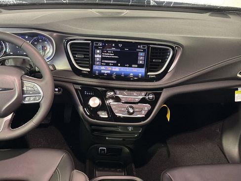 New 2026 Chrysler Pacifica Select FWD image 25