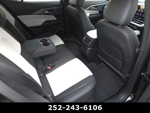 Used 2025 Chevrolet Equinox EV LT FWD image 40