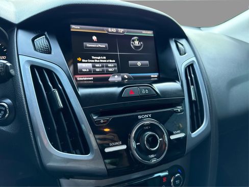Used 2014 Ford Focus Titanium FWD image 16