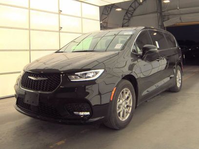 Used 2026 Chrysler Pacifica Select