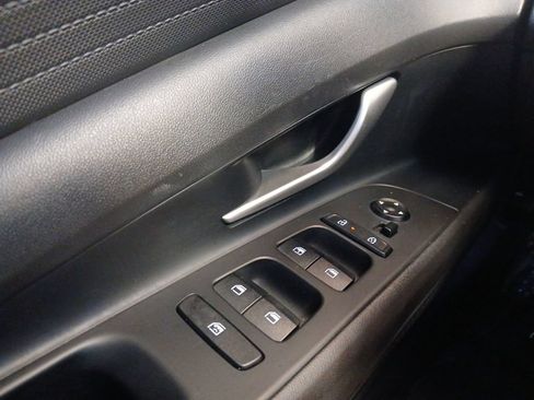 Used 2024 Hyundai Elantra SE FWD image 18