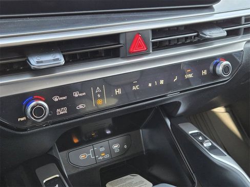 New 2026 Kia Sorento S w/ S Panoramic Sunroof Package FWD image 16