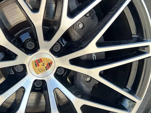 Used 2022 Porsche Macan AWD/4WD image 9