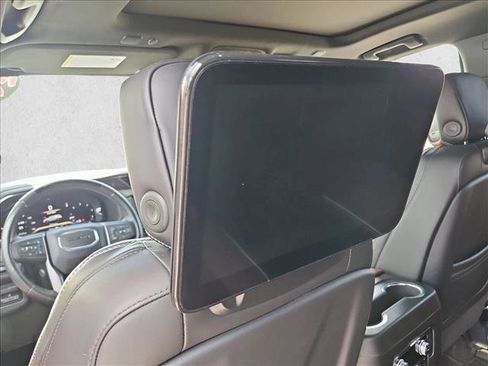 Used 2024 GMC Yukon Denali Ultimate AWD/4WD image 17