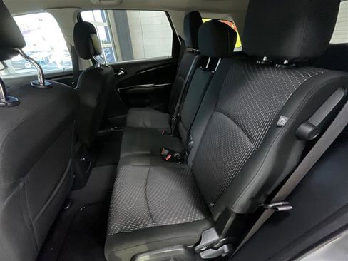 Used 2019 Dodge Journey SE image 13