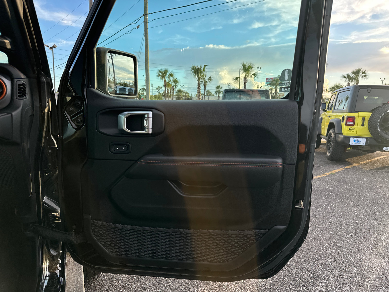 Used 2023 Jeep Gladiator Mojave w/ Cold Weather Group AWD/4WD image 17