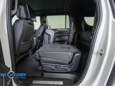 Used 2024 Chevrolet Suburban High Country w/ Advanced Technology Package AWD/4WD image 27