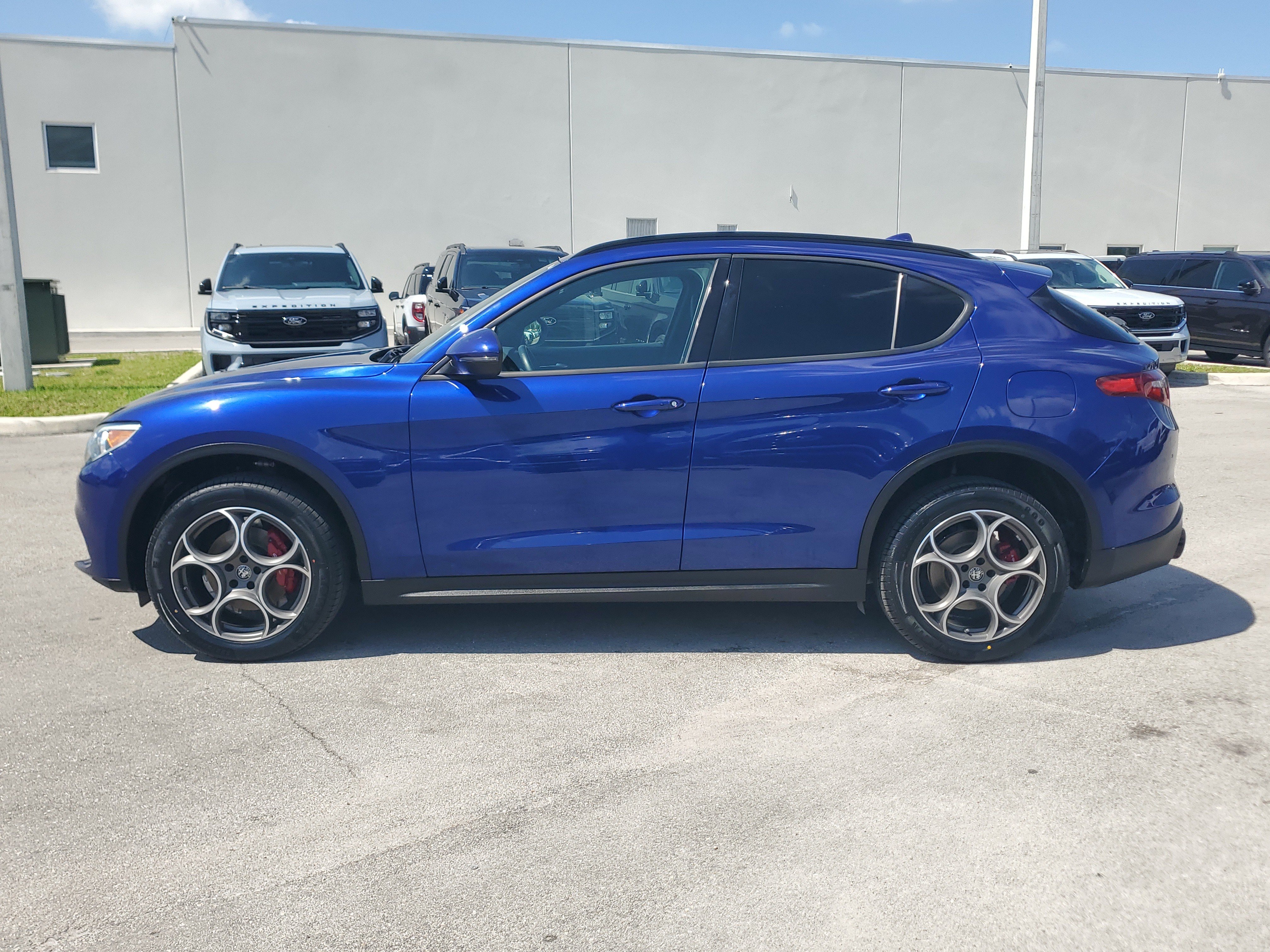 Used 2022 Alfa Romeo Stelvio Sprint RWD image 8