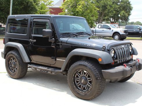 Used 2012 Jeep Wrangler Rubicon w/ PWR Convenience Group AWD/4WD image 7