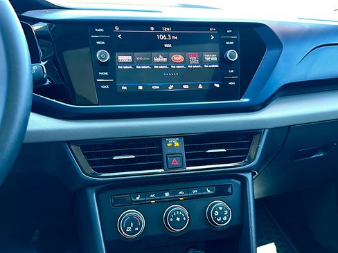 Used 2022 Volkswagen Taos SE image 32