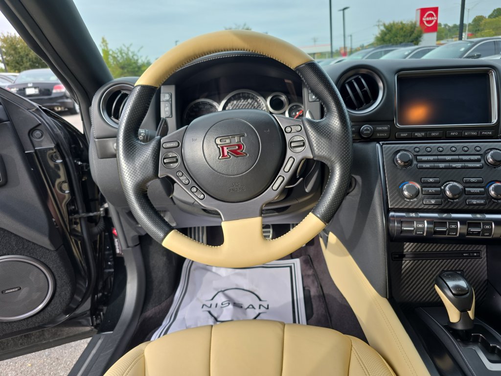 Used 2015 Nissan GT-R Premium AWD/4WD image 21