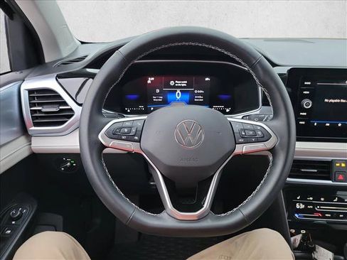 Used 2025 Volkswagen Taos SE w/ Panoramic Sunroof Package image 20